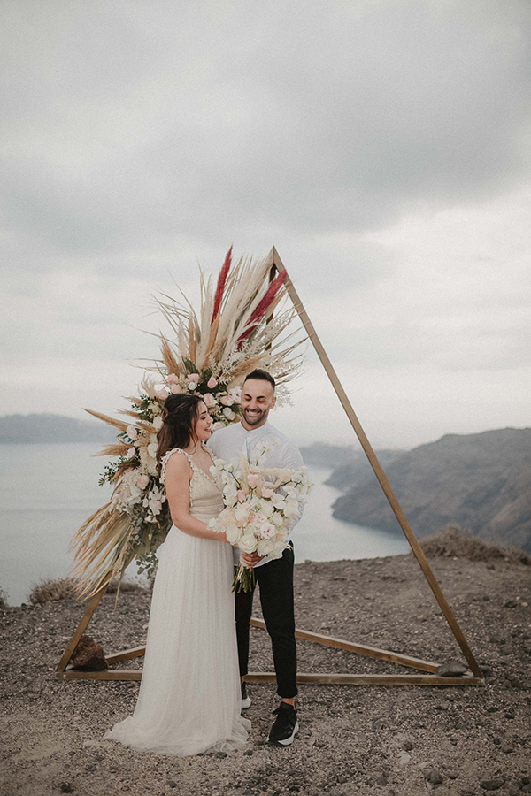 romantic-pastel-hued-elopement-santorini-island-with-breathtaking-views_12