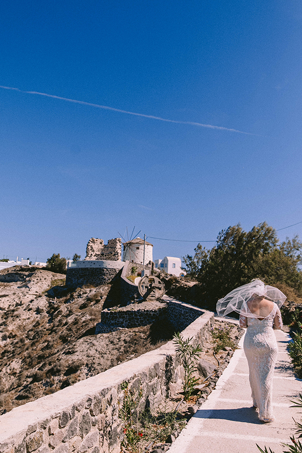 breathtaking-destinantion-elopement-santorini-island_08