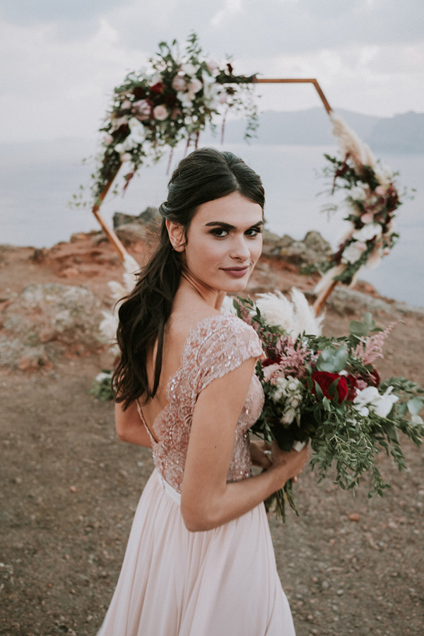 stunning-elopement-with-burgundy-hues-bohemian-vibe_09x