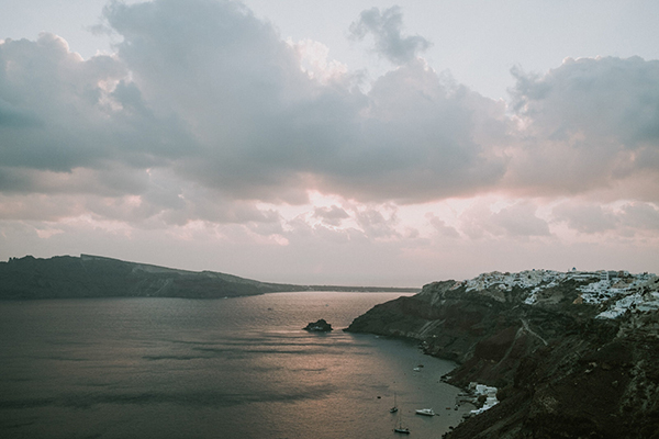 stunning-elopement-with-burgundy-hues-bohemian-vibe_17