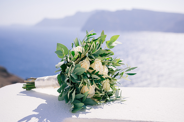this-destination-wedding-santorini-will-take-your-breath-away_05x