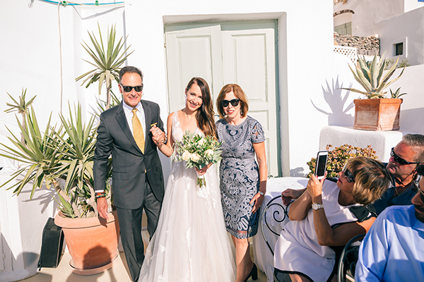 this-destination-wedding-santorini-will-take-your-breath-away_07