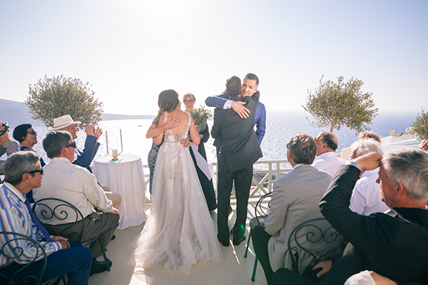 this-destination-wedding-santorini-will-take-your-breath-away_08
