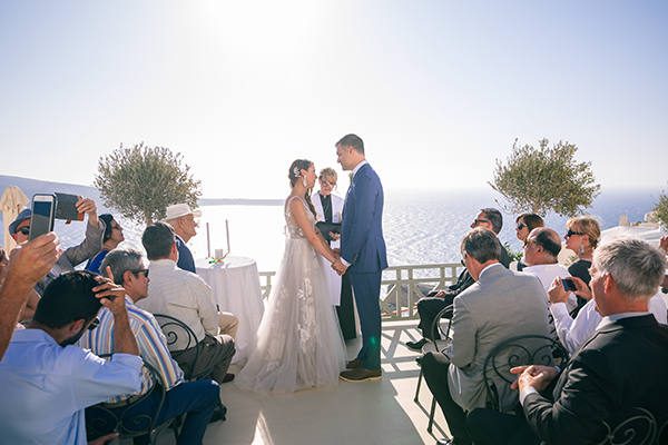 this-destination-wedding-santorini-will-take-your-breath-away_11