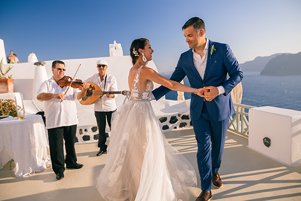 this-destination-wedding-santorini-will-take-your-breath-away_25