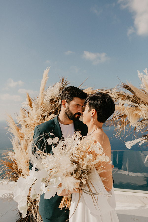 chic-boho-wedding-styled-shoot-santorini-epic-views-inspiring-details_02