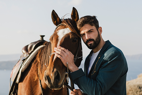 chic-boho-wedding-styled-shoot-santorini-epic-views-inspiring-details_07