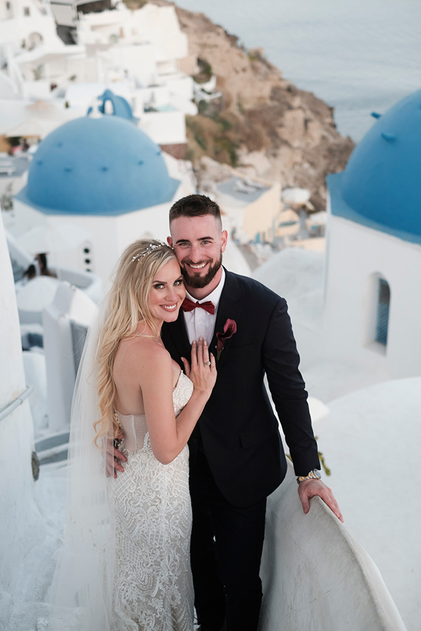 intimate-wedding-santorini-with-calla-lilies_01