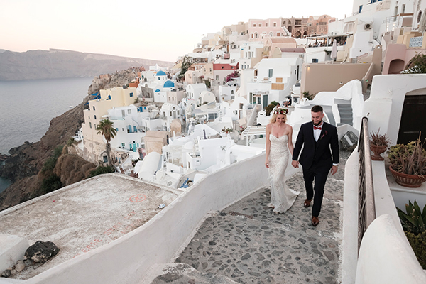 intimate-wedding-santorini-with-calla-lilies_06