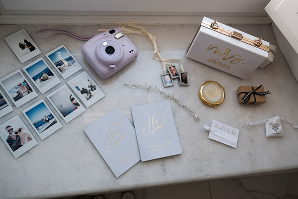 intimate-wedding-santorini-with-calla-lilies_08