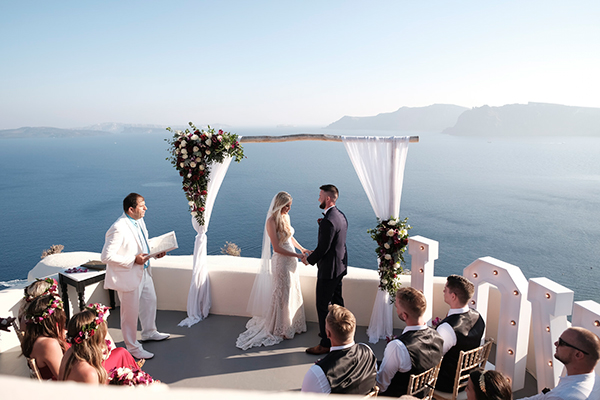 intimate-wedding-santorini-with-calla-lilies_16