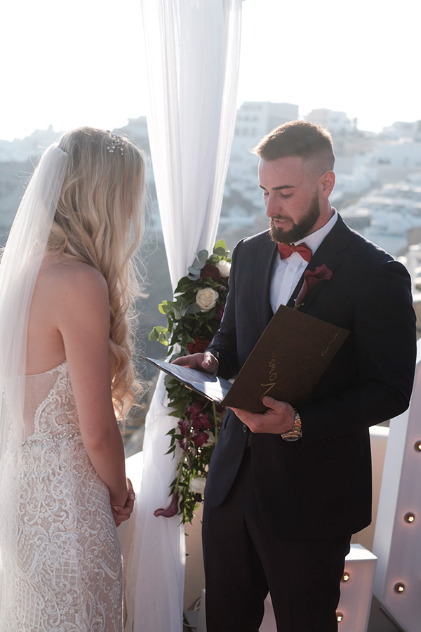 intimate-wedding-santorini-with-calla-lilies_17
