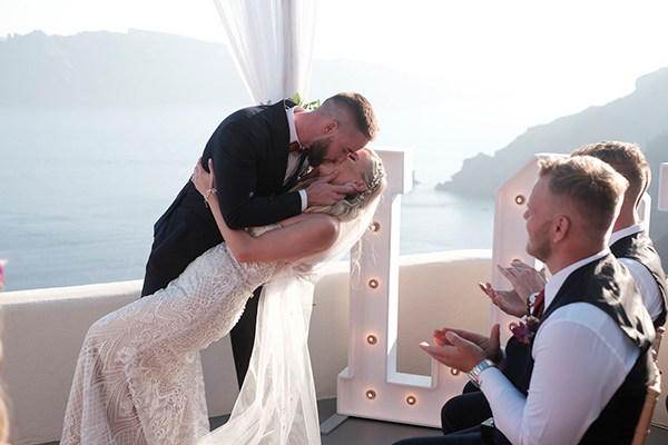 intimate-wedding-santorini-with-calla-lilies_18