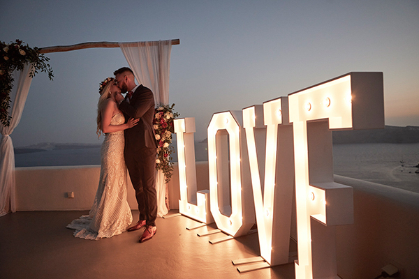 intimate-wedding-santorini-with-calla-lilies_41