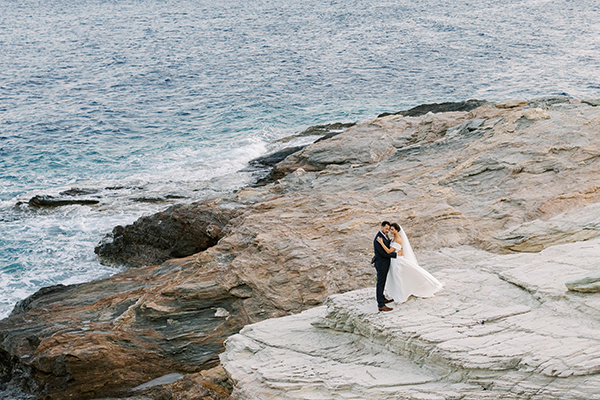 romantic-kythnos-wedding-white-blue-florals_03
