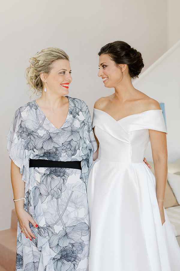 romantic-kythnos-wedding-white-blue-florals_13