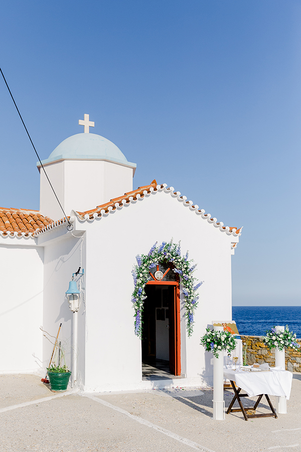 romantic-kythnos-wedding-white-blue-florals_16