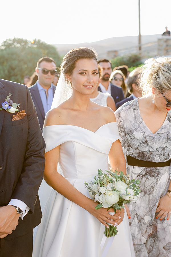 romantic-kythnos-wedding-white-blue-florals_20