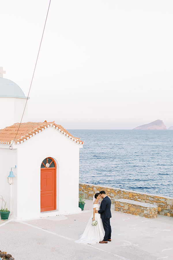 romantic-kythnos-wedding-white-blue-florals_23