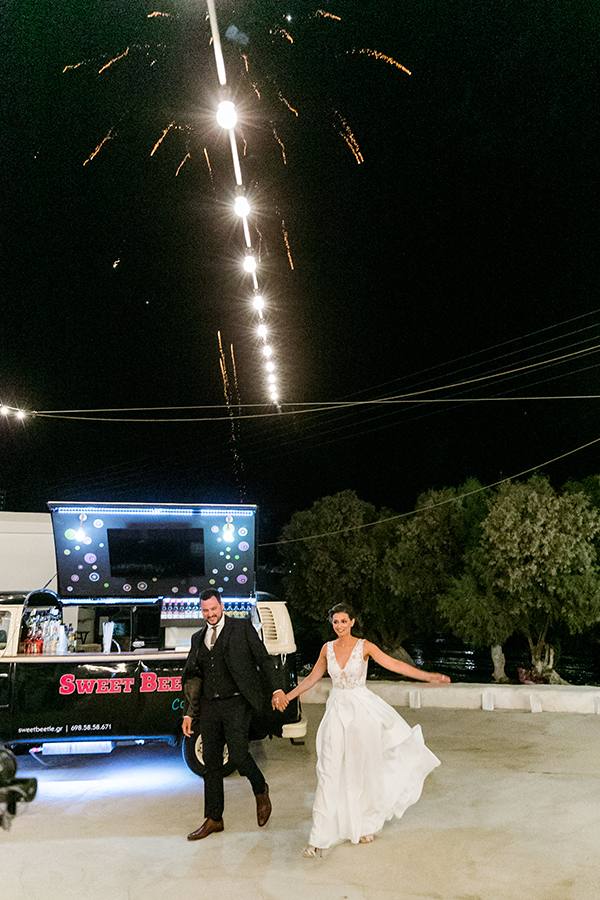 romantic-kythnos-wedding-white-blue-florals_31