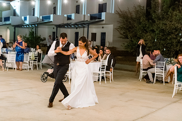 romantic-kythnos-wedding-white-blue-florals_33