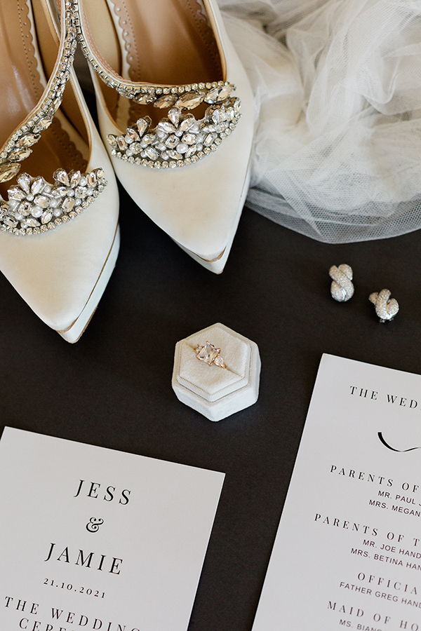 adorned-in-bold-pink-styled-shoot-in-santorini-gorgeous-florals_04