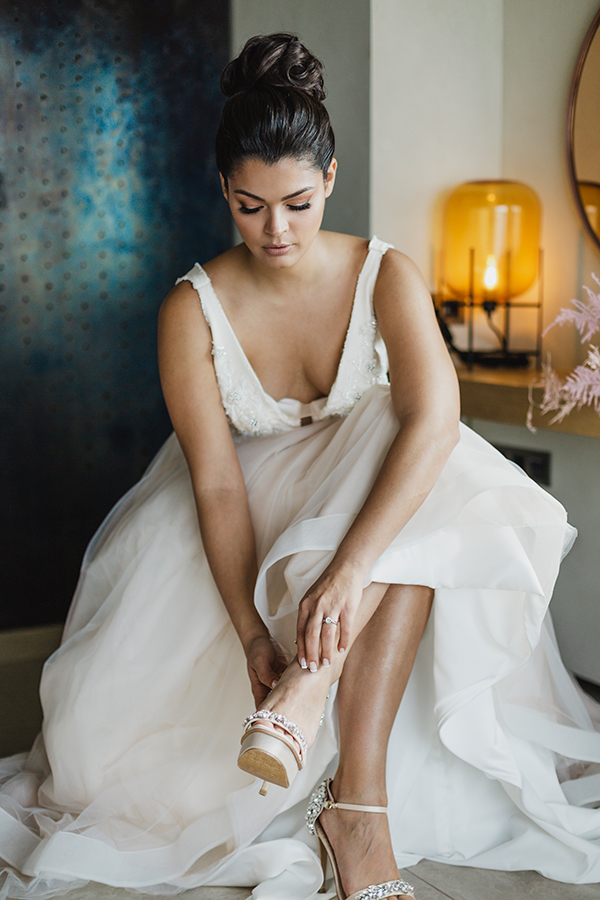 adorned-in-bold-pink-styled-shoot-in-santorini-gorgeous-florals_08