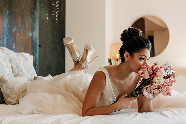 adorned-in-bold-pink-styled-shoot-in-santorini-gorgeous-florals_08x