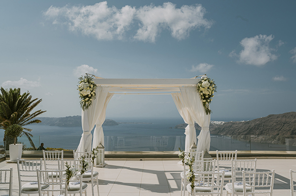 gorgeous-summer-wedding-santorini-romanrtic-florals_06