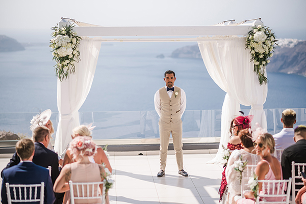 gorgeous-summer-wedding-santorini-romanrtic-florals_07x
