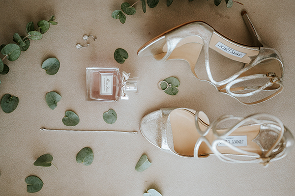 utterly-romantic-wedding-crete-with-whimsical-blooms_06x