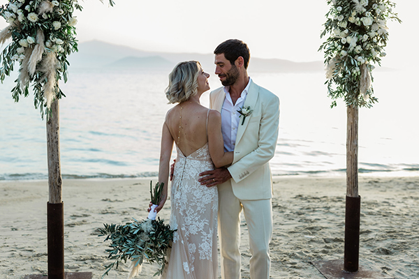 beautiful-destination-wedding-naxos--white-blooms_02x