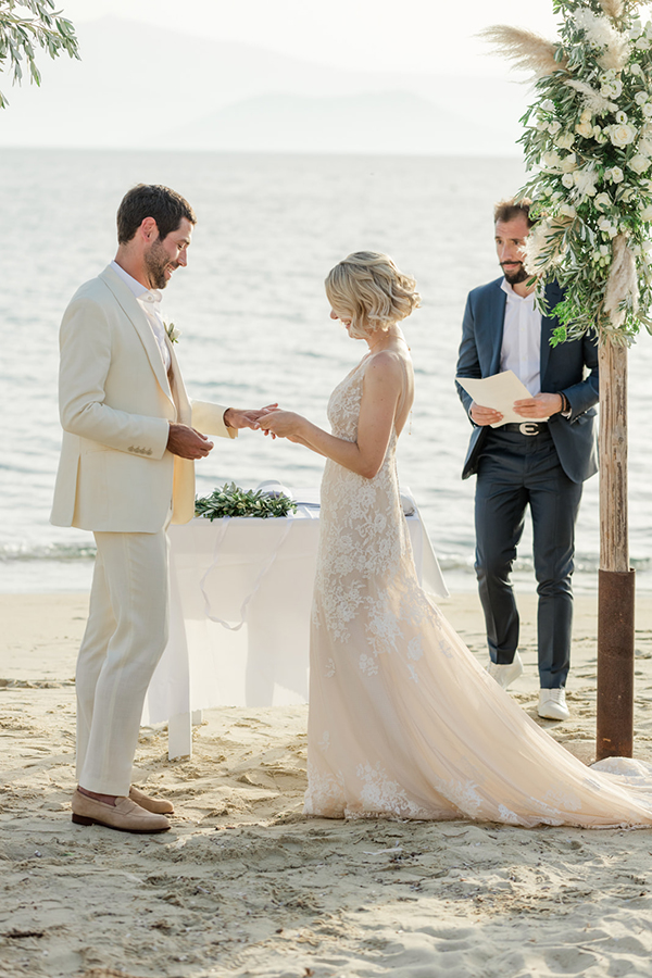 beautiful-destination-wedding-naxos--white-blooms_37