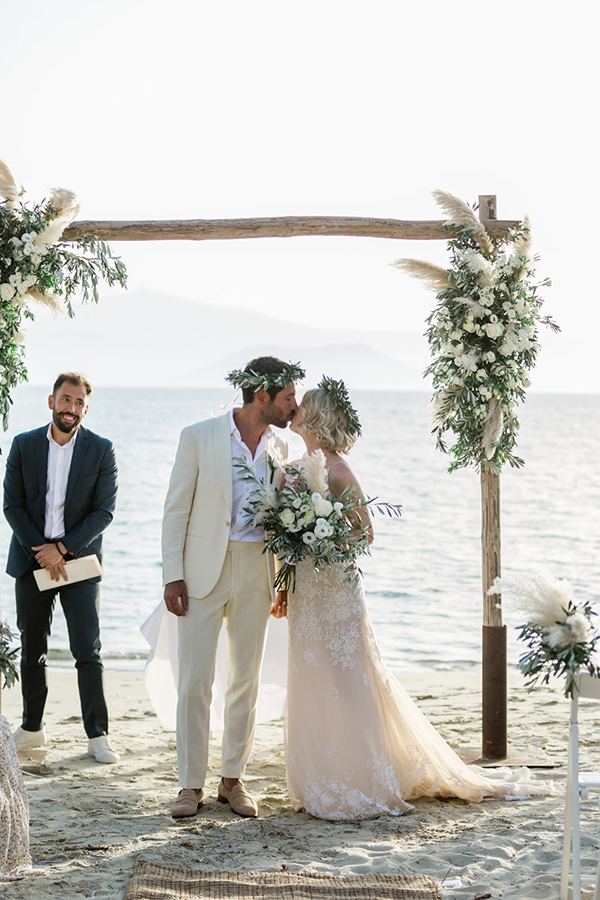 beautiful-destination-wedding-naxos--white-blooms_40