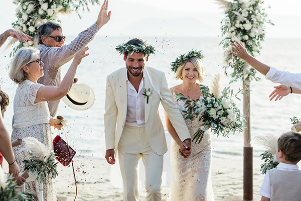 beautiful-destination-wedding-naxos--white-blooms_41