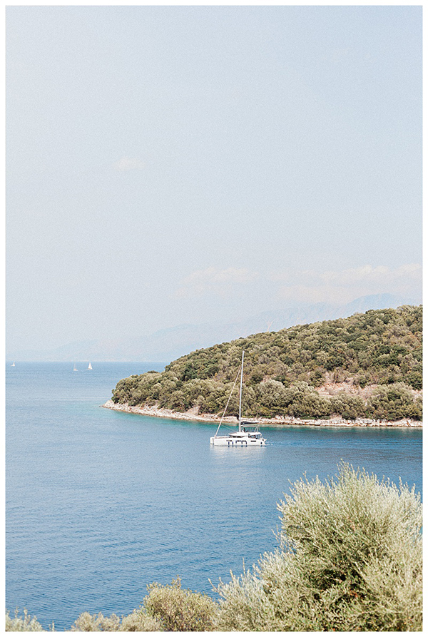 boho-chic-wedding-meganisi-filled-stunning-florals_06