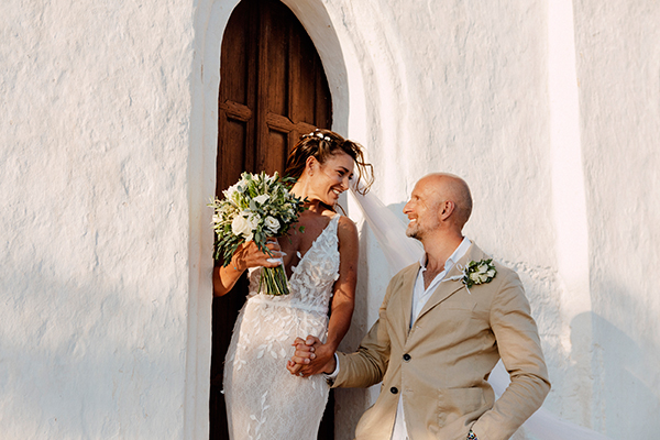 lovely-destination-wedding-folegandros_03x