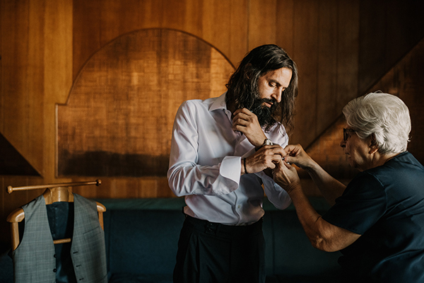 tropical-themed-wedding-athens-summer-vibes-sunflowers_08