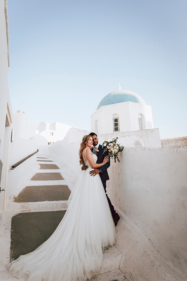 a-destination-summer-wedding-santorini-pastel-florals_01z