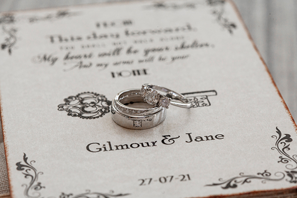 a-destination-summer-wedding-santorini-pastel-florals_03x