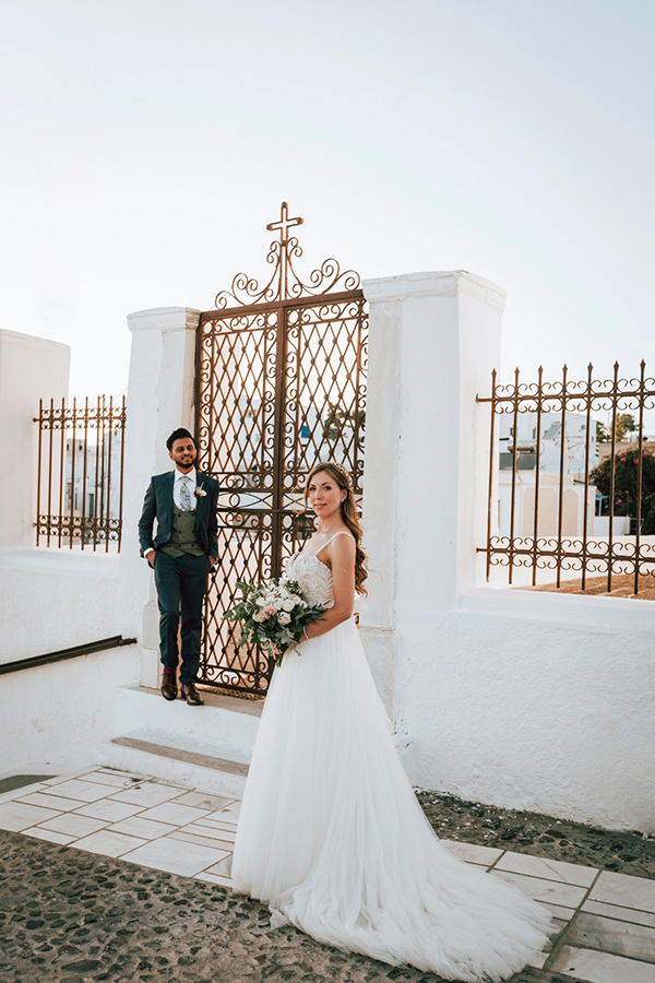 a-destination-summer-wedding-santorini-pastel-florals_14
