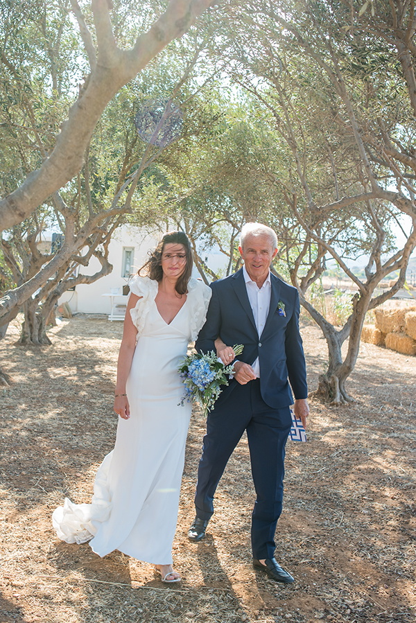 romantic-olive-grover-wedding-paros_13