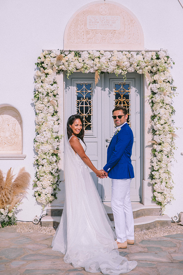 summer-romantic-wedding-mykonos-white-blooms_04