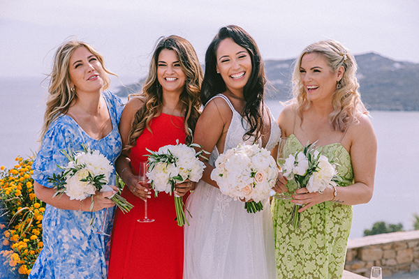 summer-romantic-wedding-mykonos-white-blooms_04x