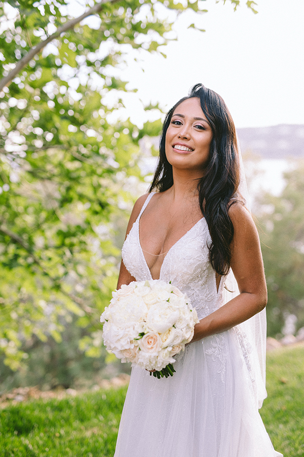 summer-romantic-wedding-mykonos-white-blooms_10z