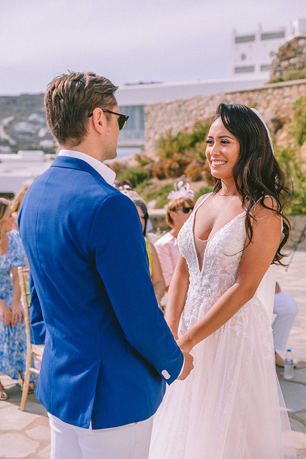 summer-romantic-wedding-mykonos-white-blooms_24