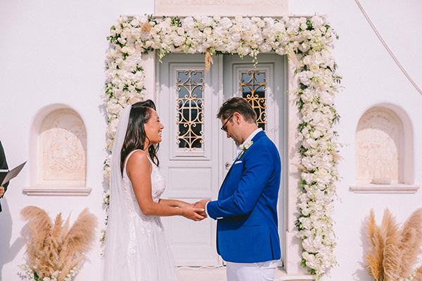 summer-romantic-wedding-mykonos-white-blooms_28