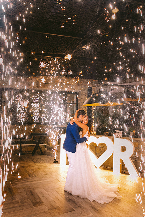 summer-romantic-wedding-mykonos-white-blooms_45