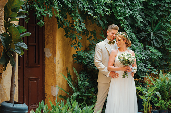 beautiful-summer-wedding-rhodes--white-florals_01