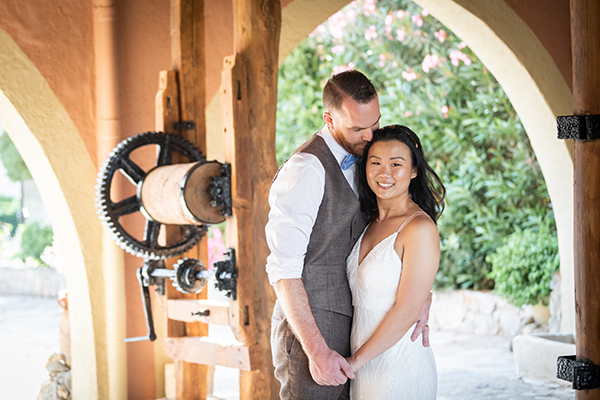 lovely-destination-wedding-rethimno-blue-white-florals_01